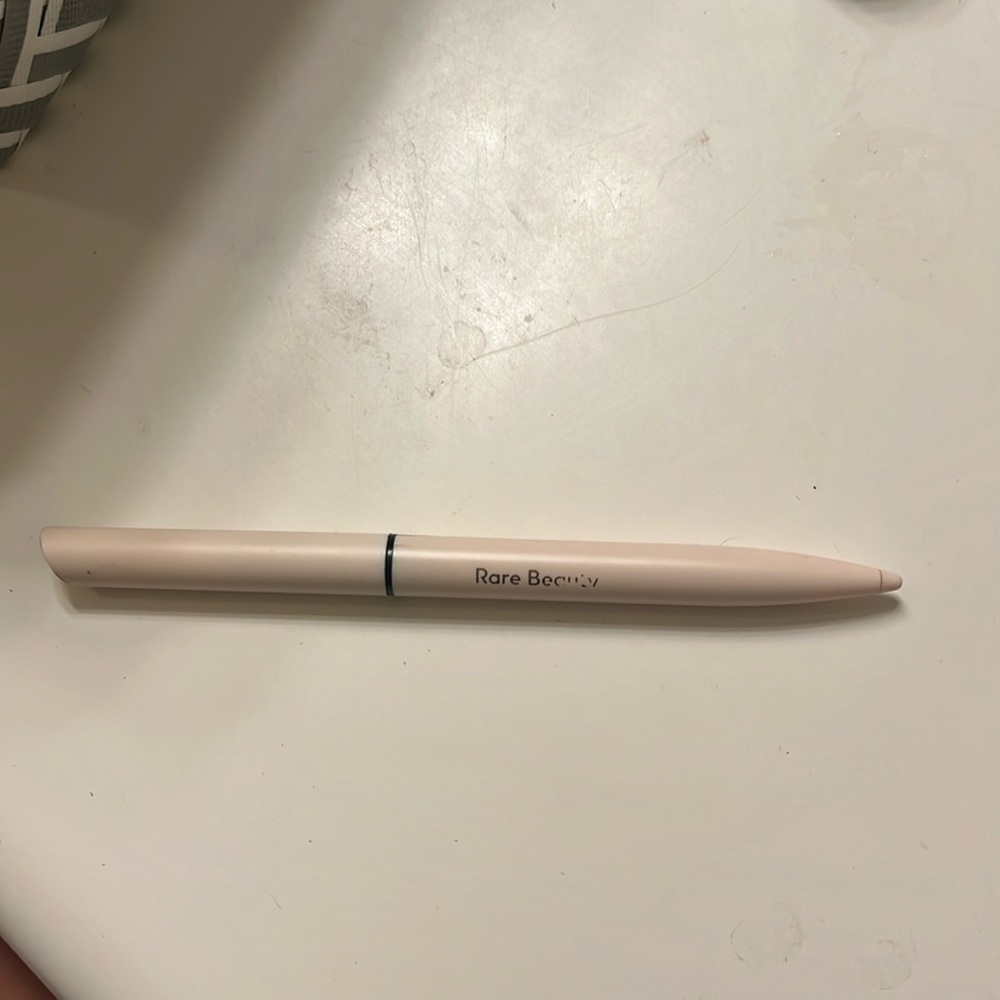 RARE BEAUTY BY SELENA GOMEZ Perfect Strokes Matte Liquid Liner
